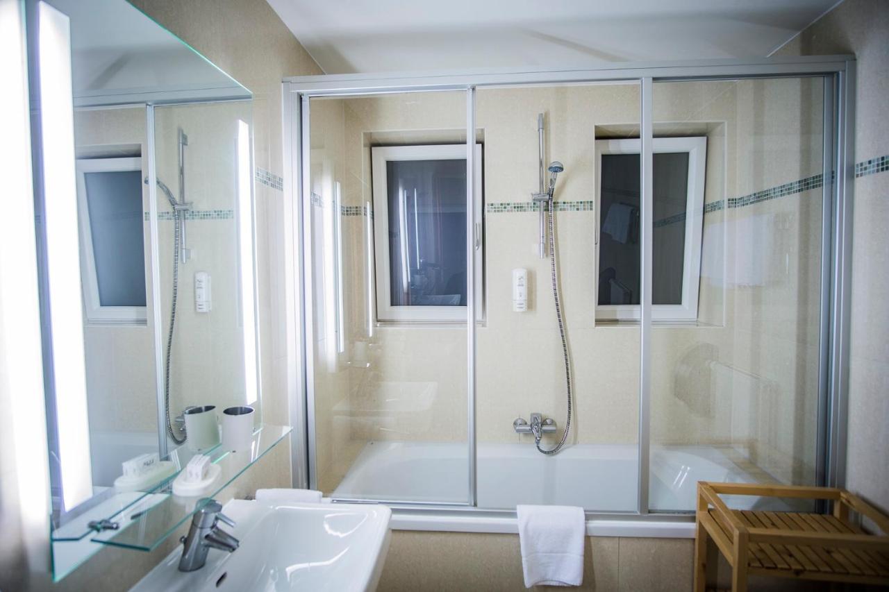 Superior Double Room with Bathtub,746907647:JPEG