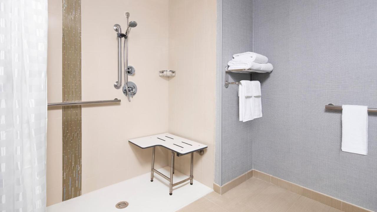 King Room Sofa Bed Roll Shower Disability Access