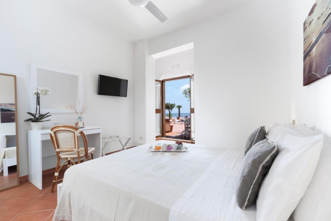 Family Room shared Terrace Sea View