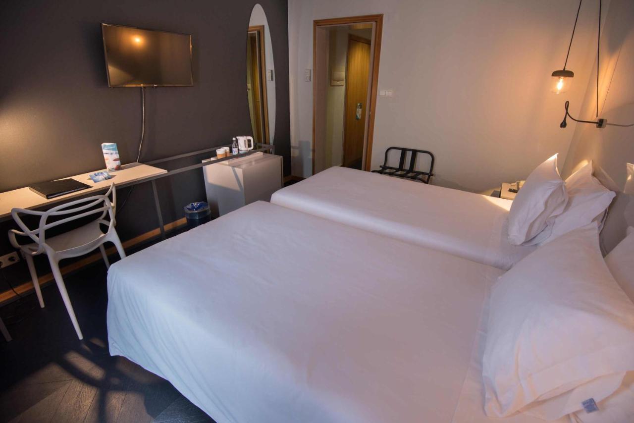 Twin Room,991564981:JPEG