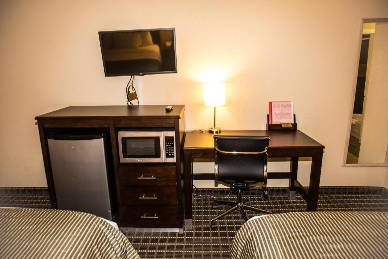 Twin Room with 2 Queen Beds, Non-Smoking