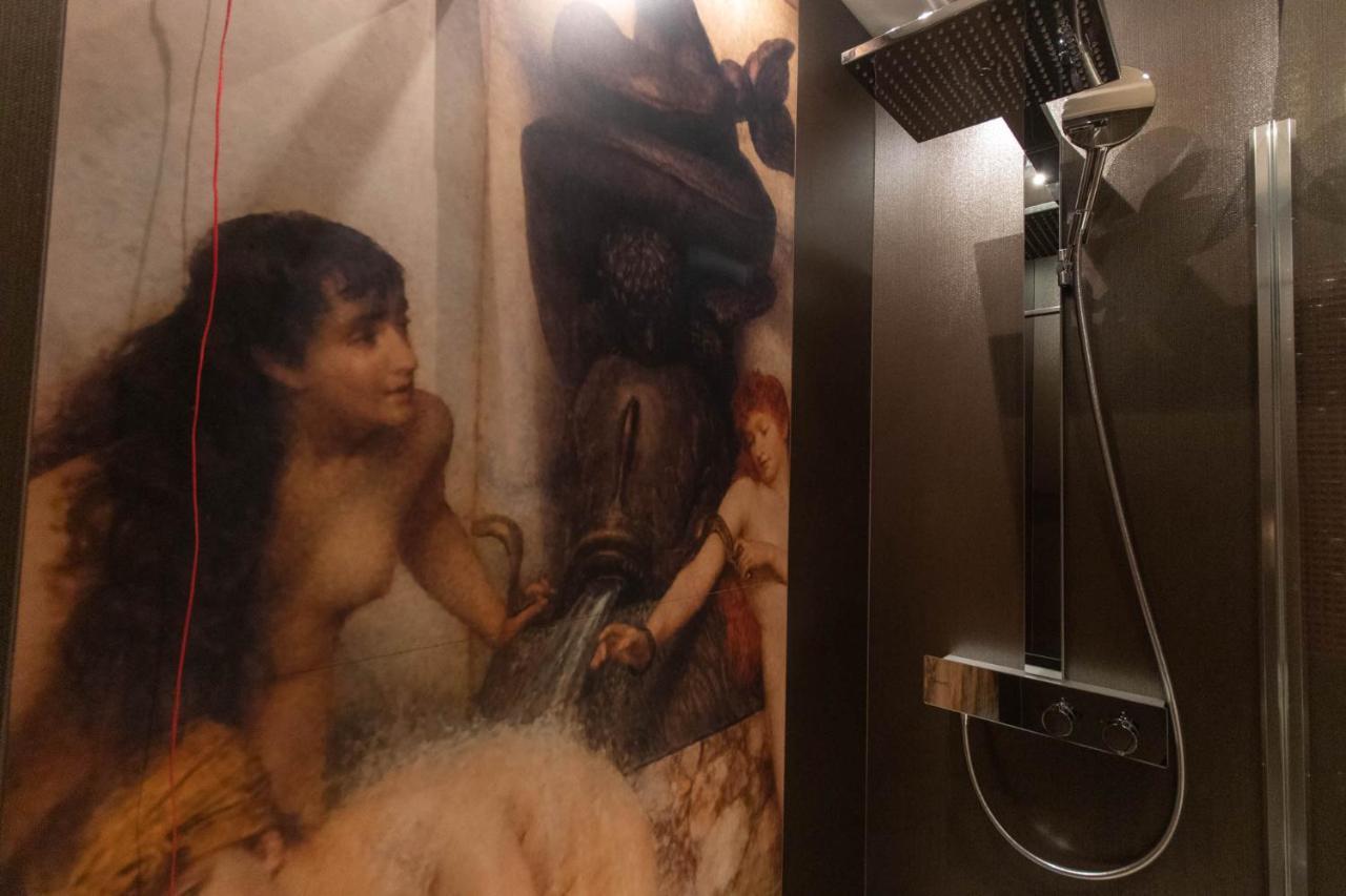 Superior Double Room Shower