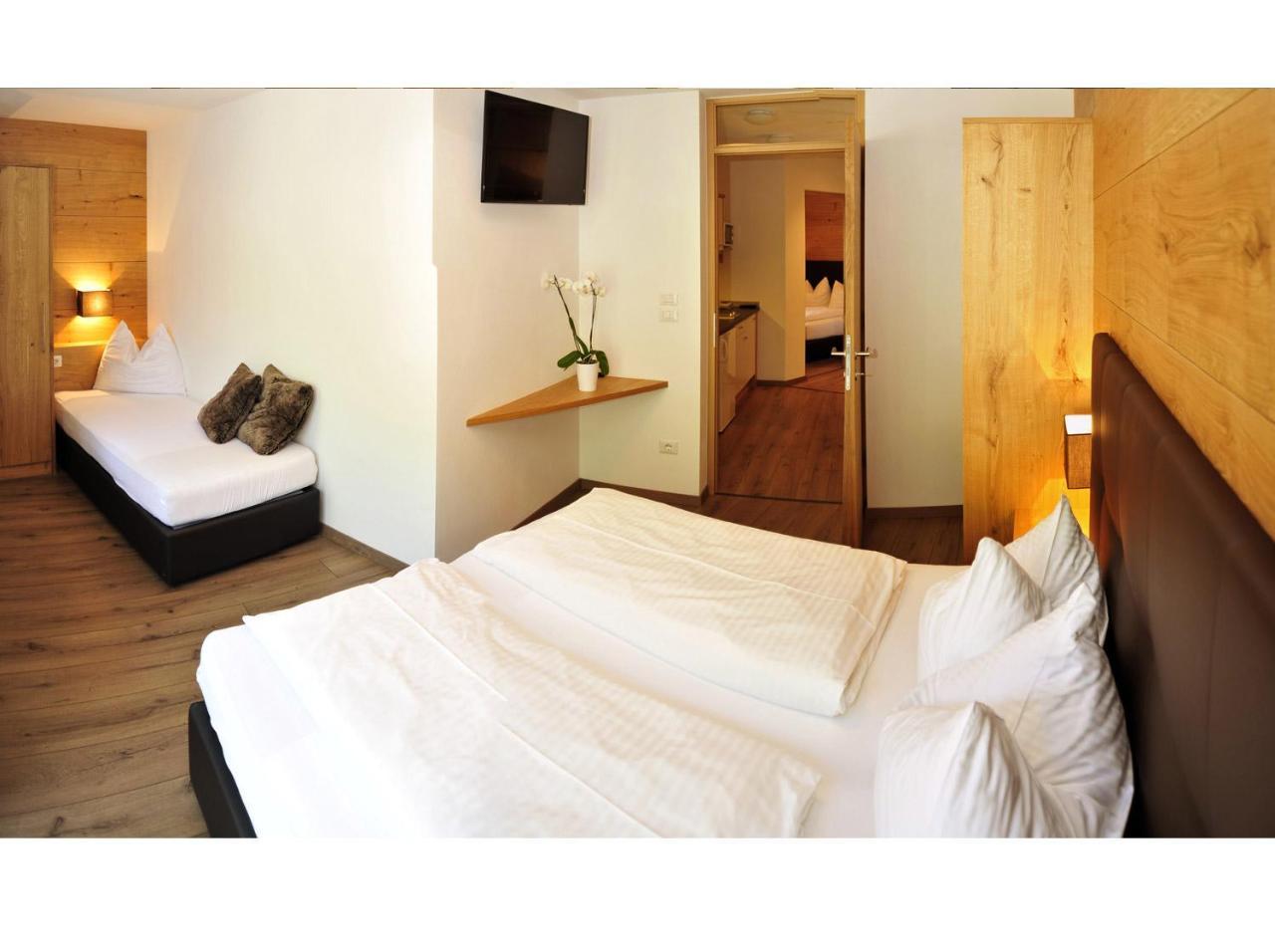 Deluxe Two-Bedroom Apartment