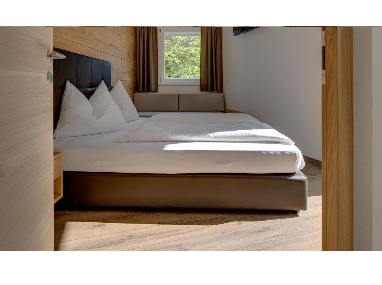Deluxe One-Bedroom Apartment