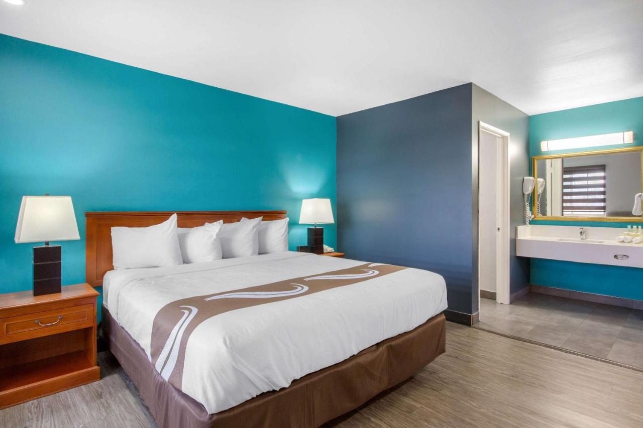 Quarto Standard com 1 Cama King-size - Não Fumador