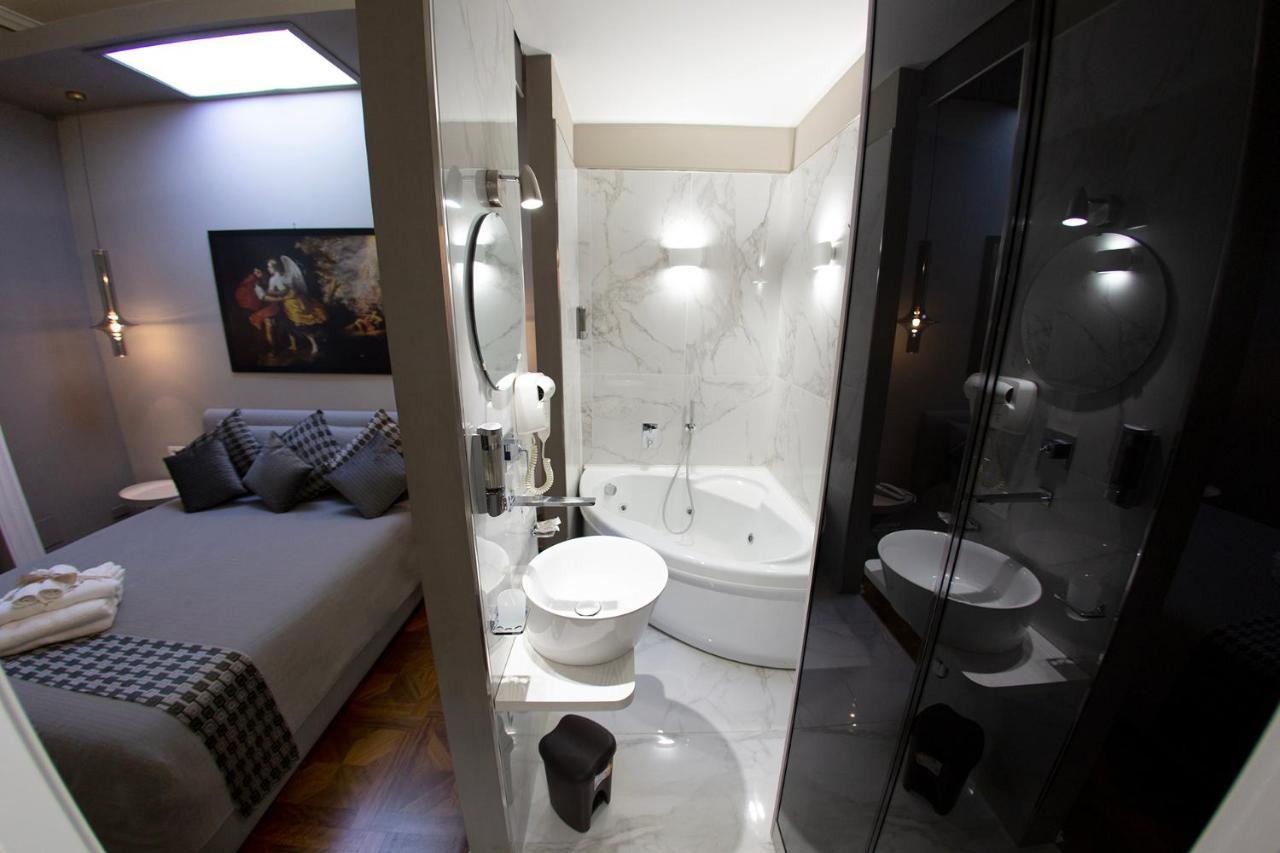 Suite Spa Bath,750690521:JPEG