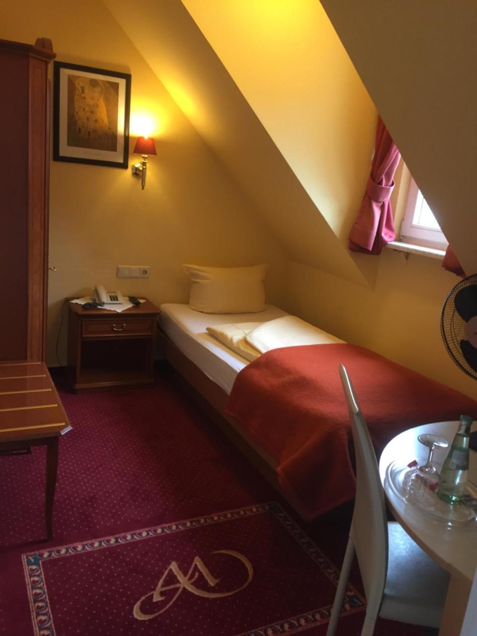 Single Room,1259505982:JPEG