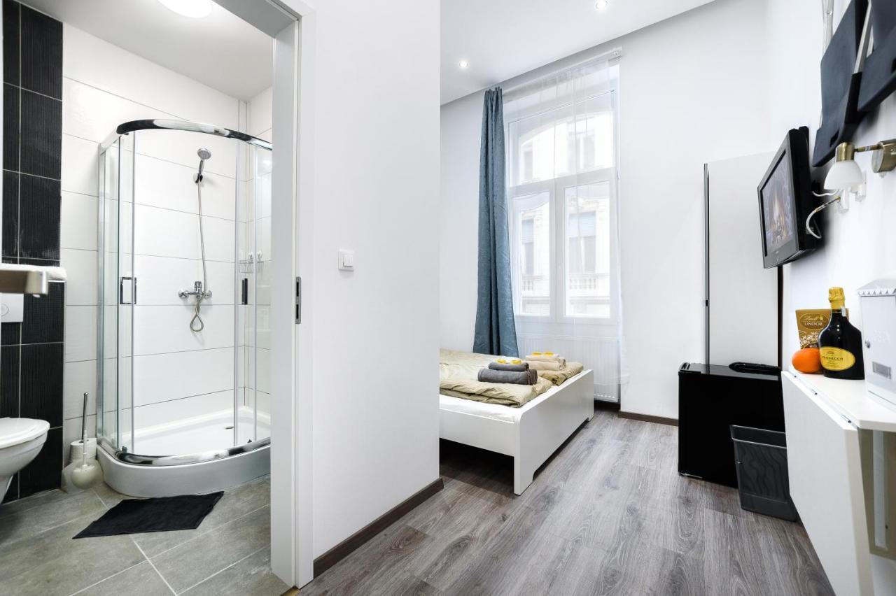 Double Room Private Bathroom,751925801:JPEG