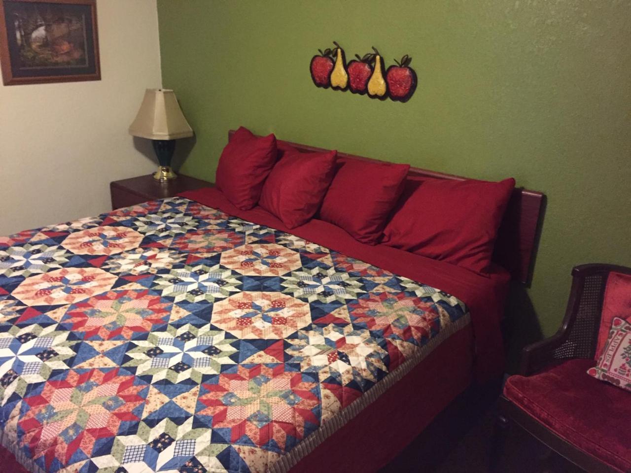 Standard Queen Room