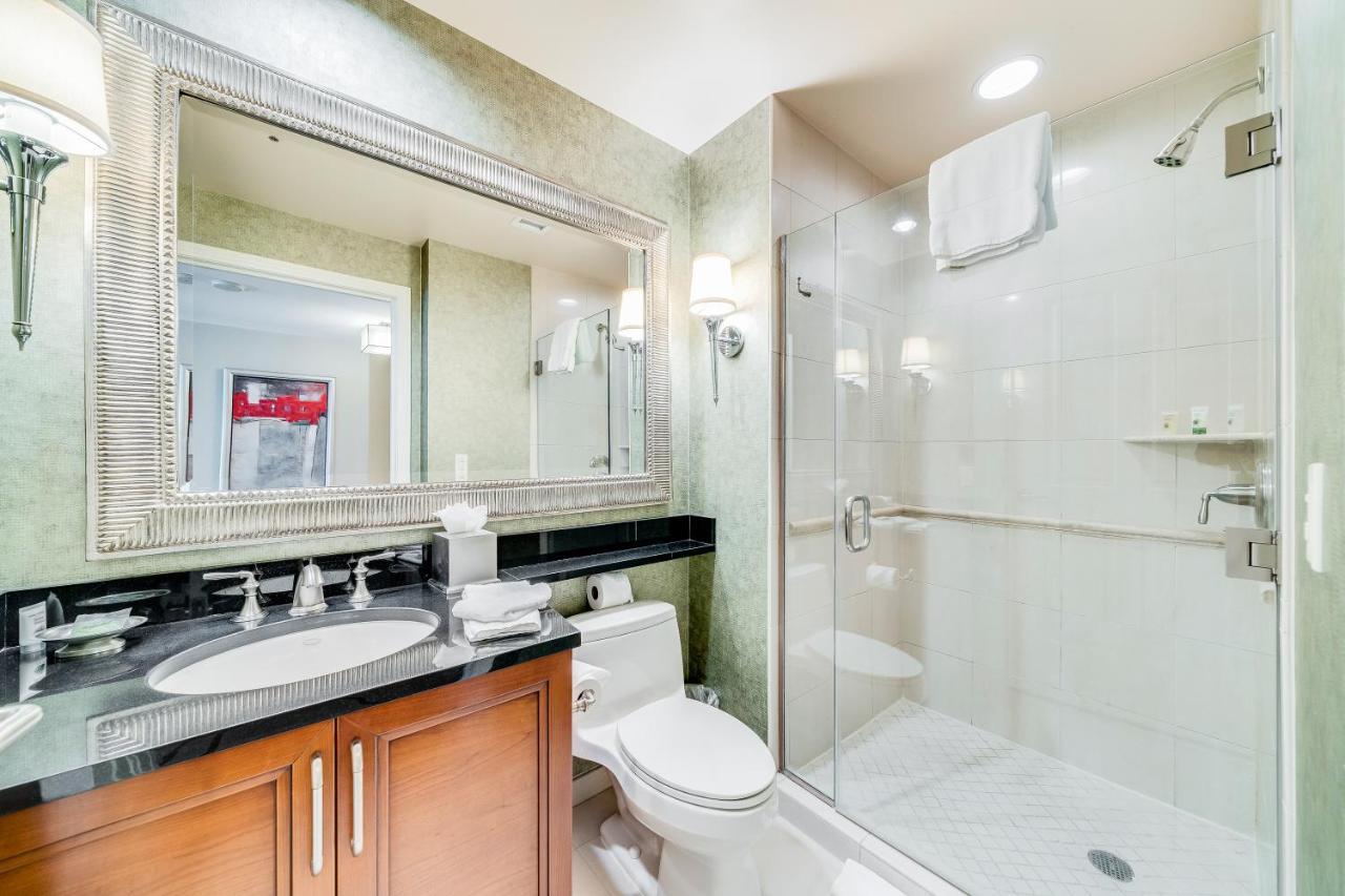 One-Bedroom Balcony Suite Mountain View