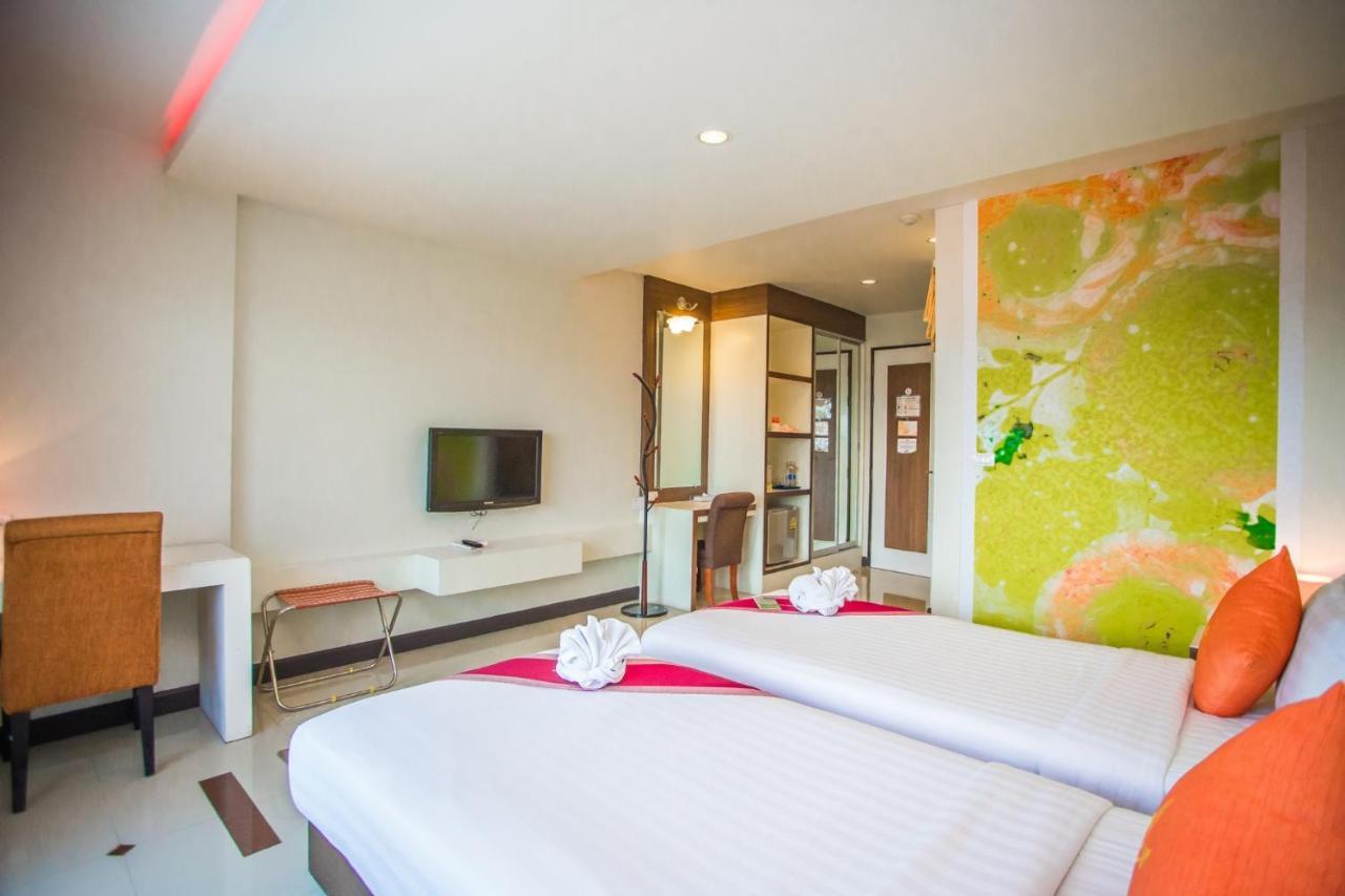 Chambre Lit King-Size - Vue sur Piscine