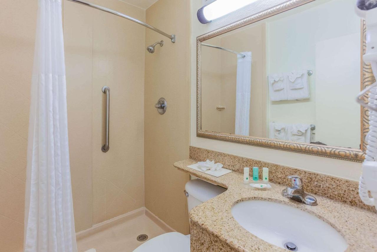 Standard Room,1623656294:JPEG