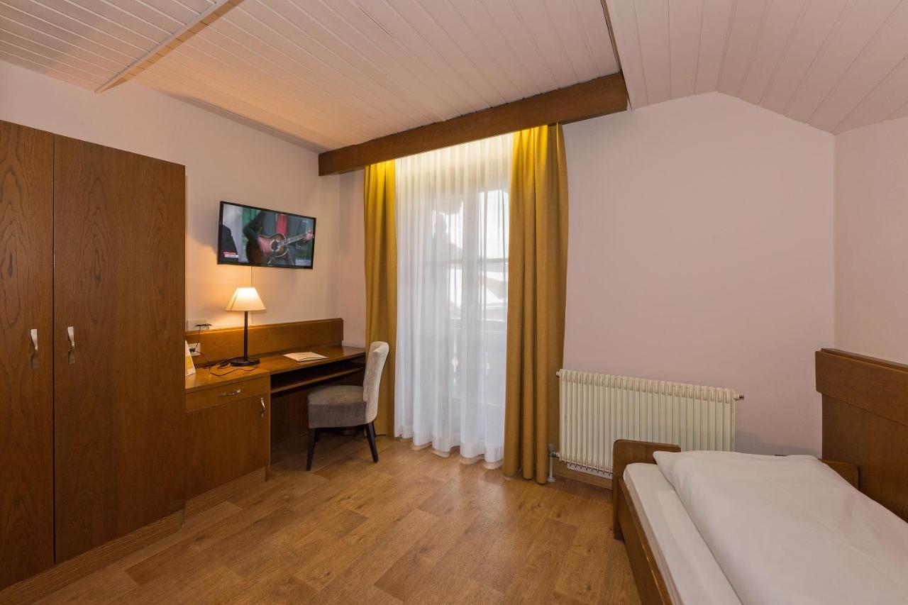 Single Room,753067673:JPEG