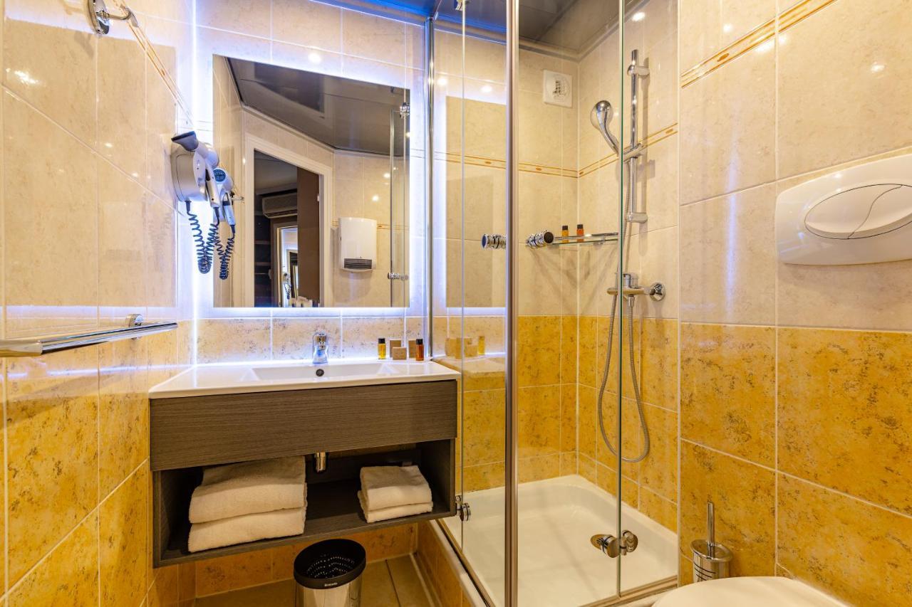 Small Double Room Access to swimming pool or fitness,984198613:JPEG