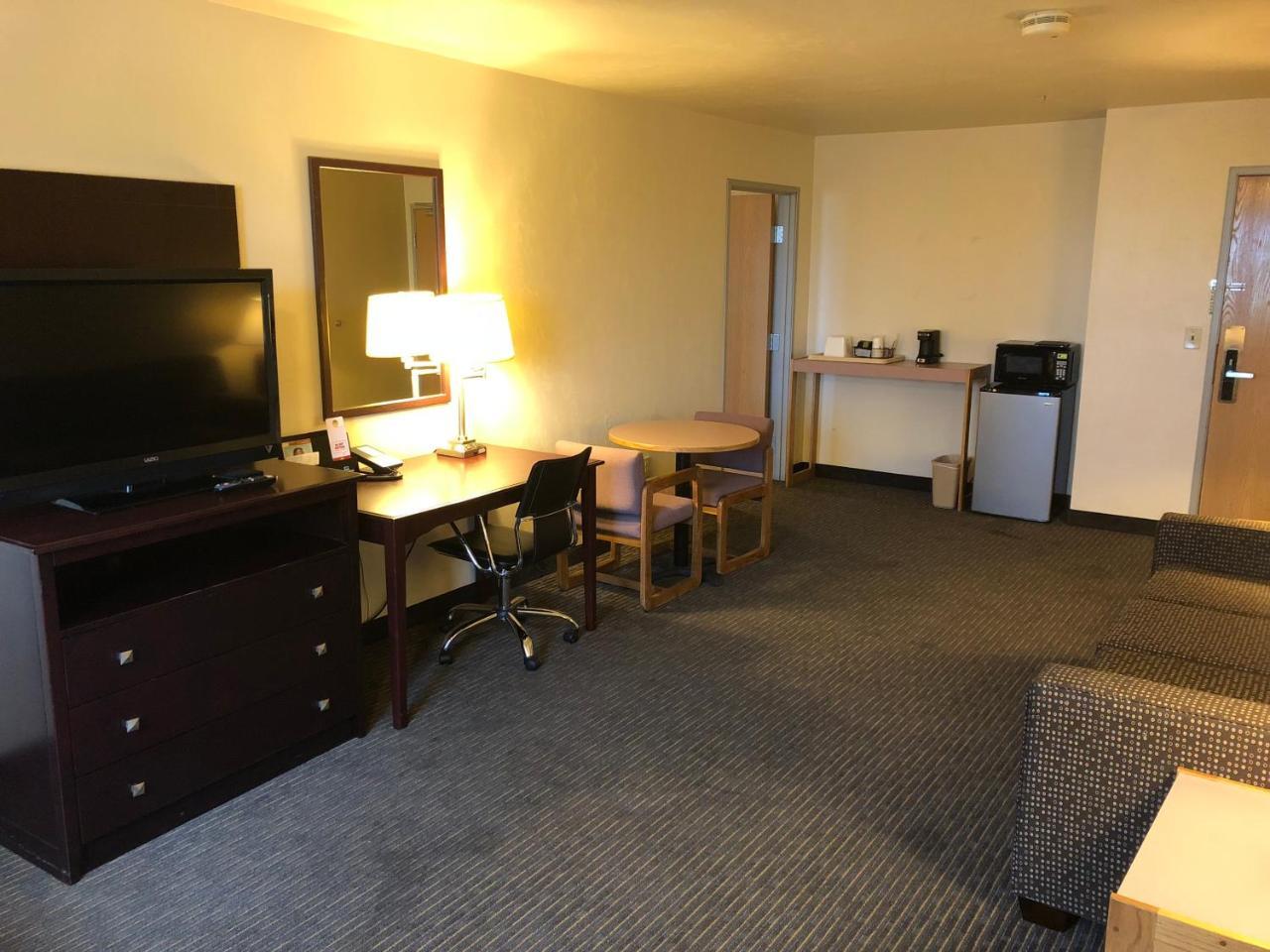 One Bedroom Queen Suite Non-Smoking