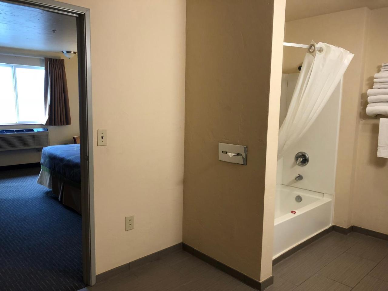 One Bedroom Queen Suite Non-Smoking