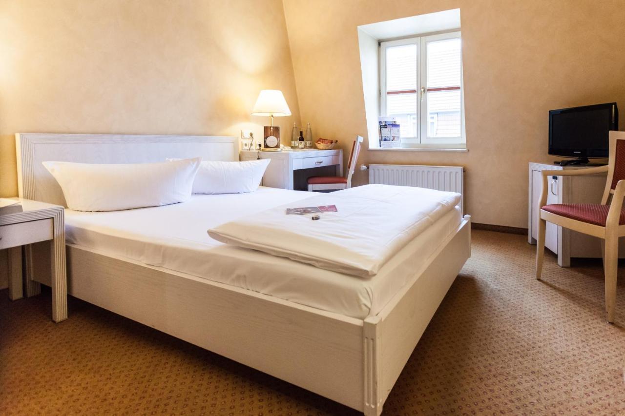 Single Room,815427050:JPEG