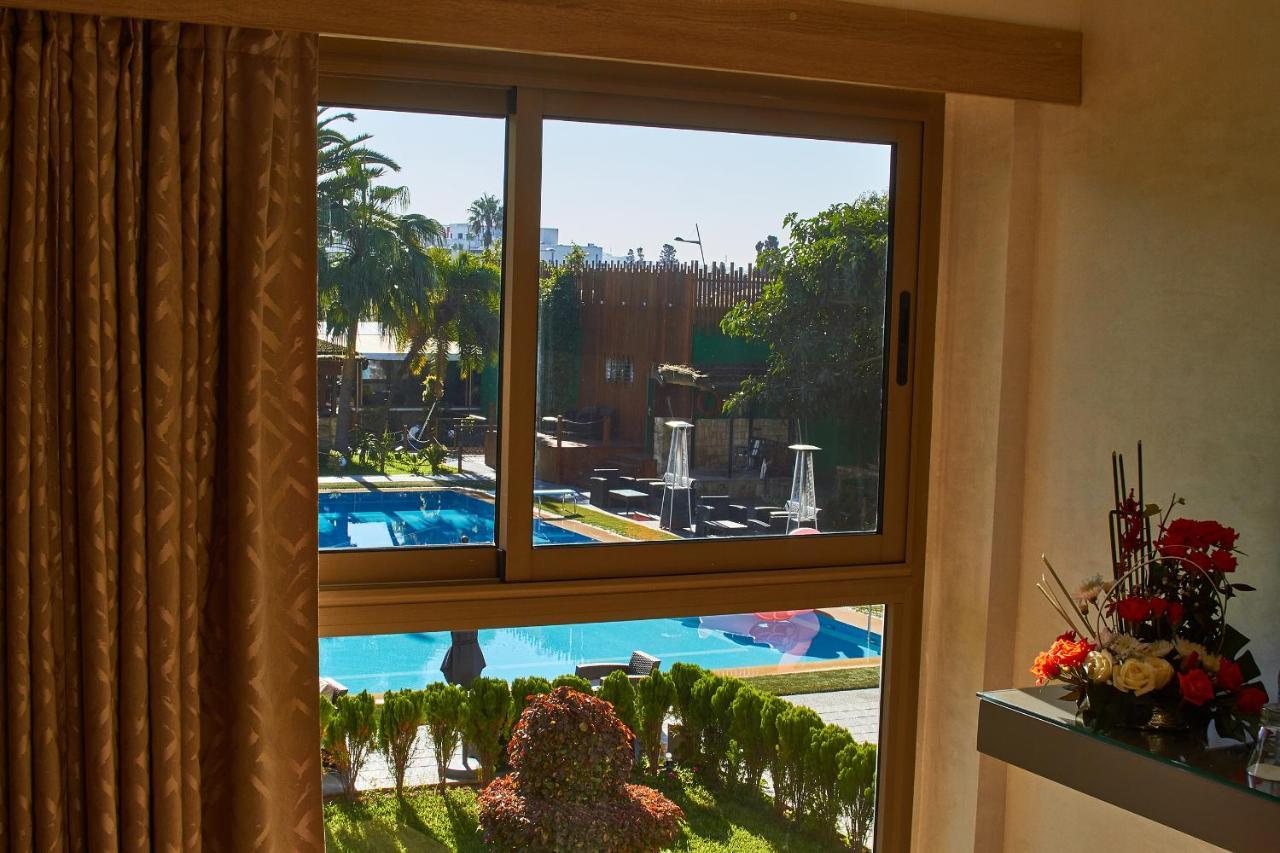 Double Room Pool View,757366735:JPEG