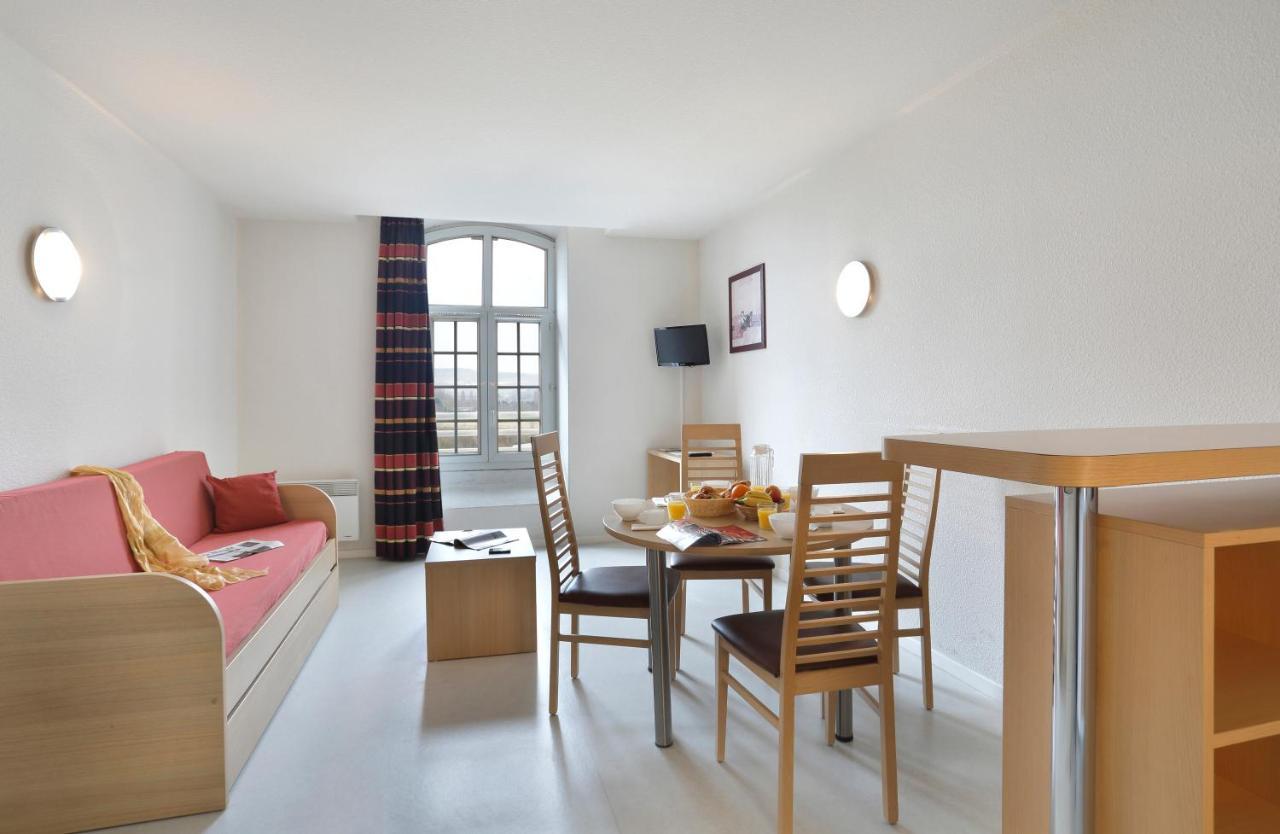 One-Bedroom Apartment,1285498855:JPEG