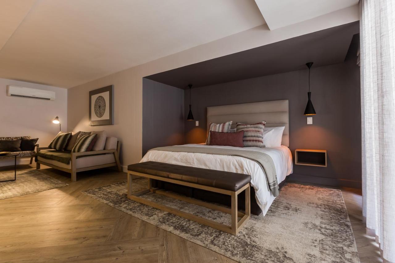 Deluxe King Suite