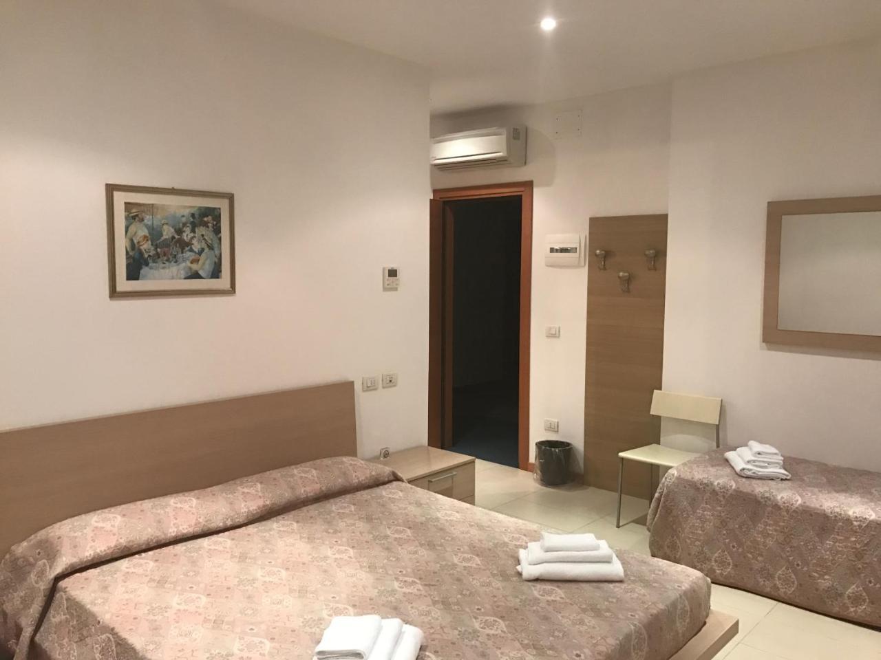 Double Room,757278403:JPEG