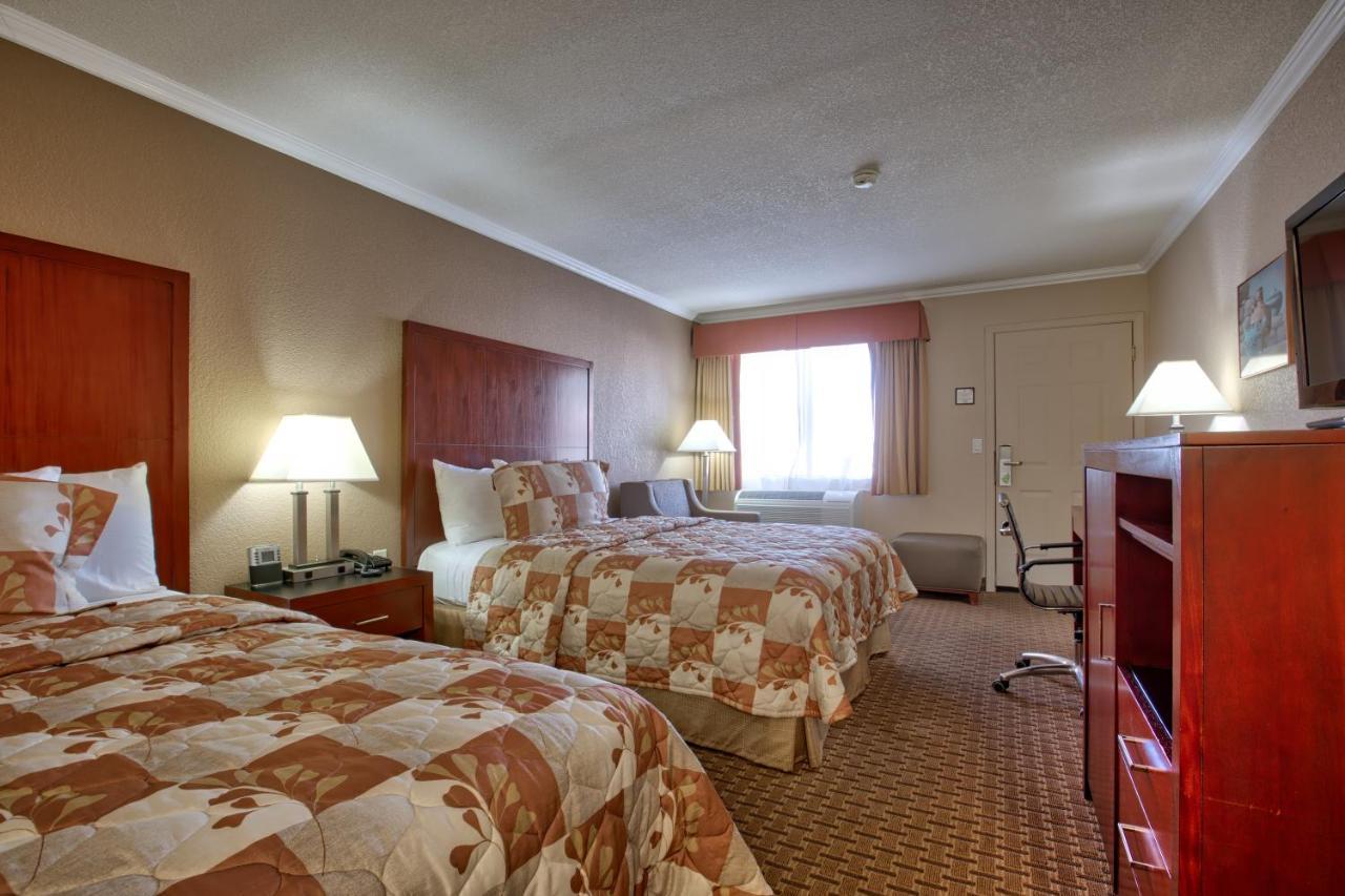 Standard Queen Room Two Queen Beds,757437223:JPEG