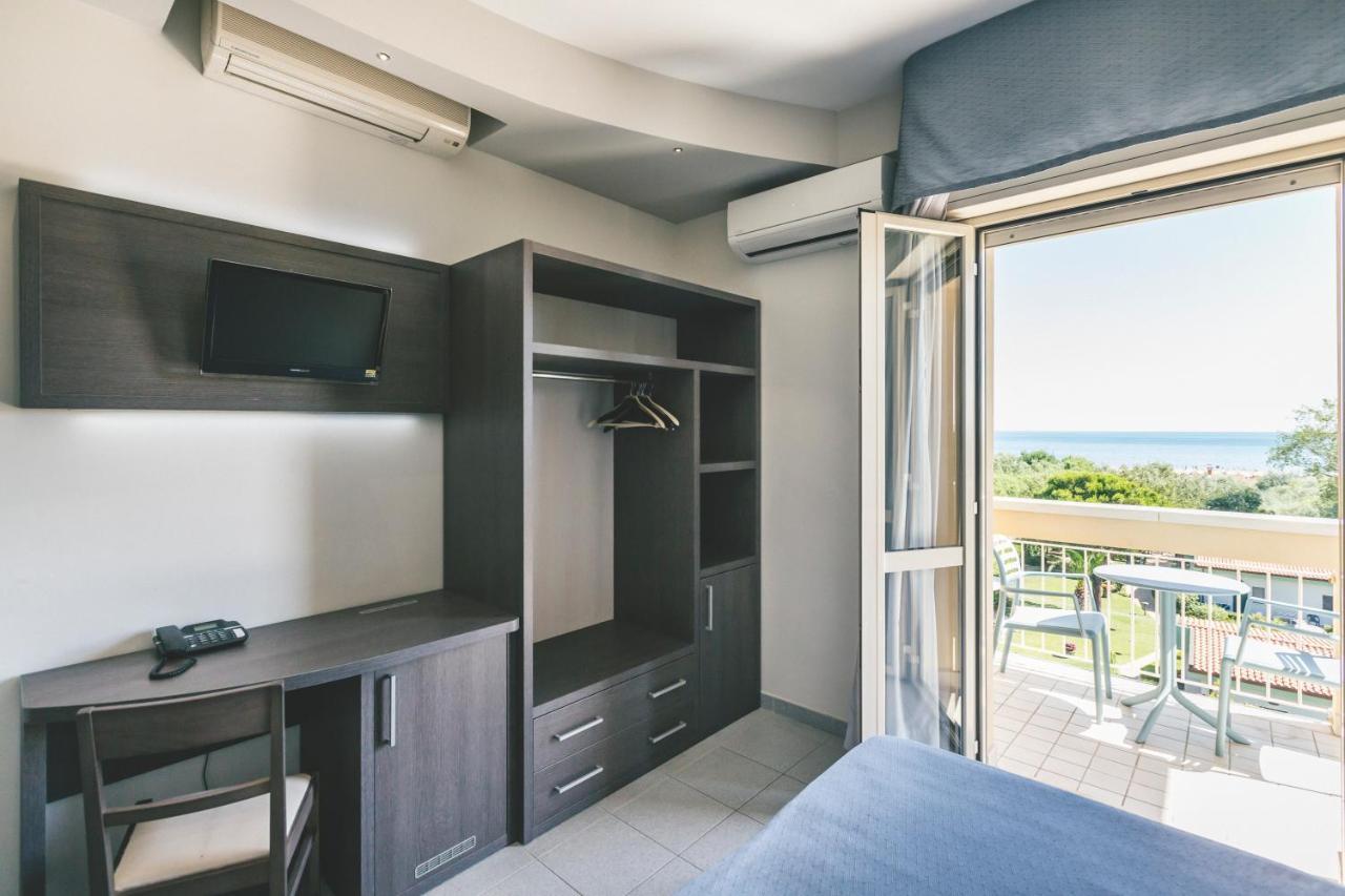 Double or Twin Room Sea View
