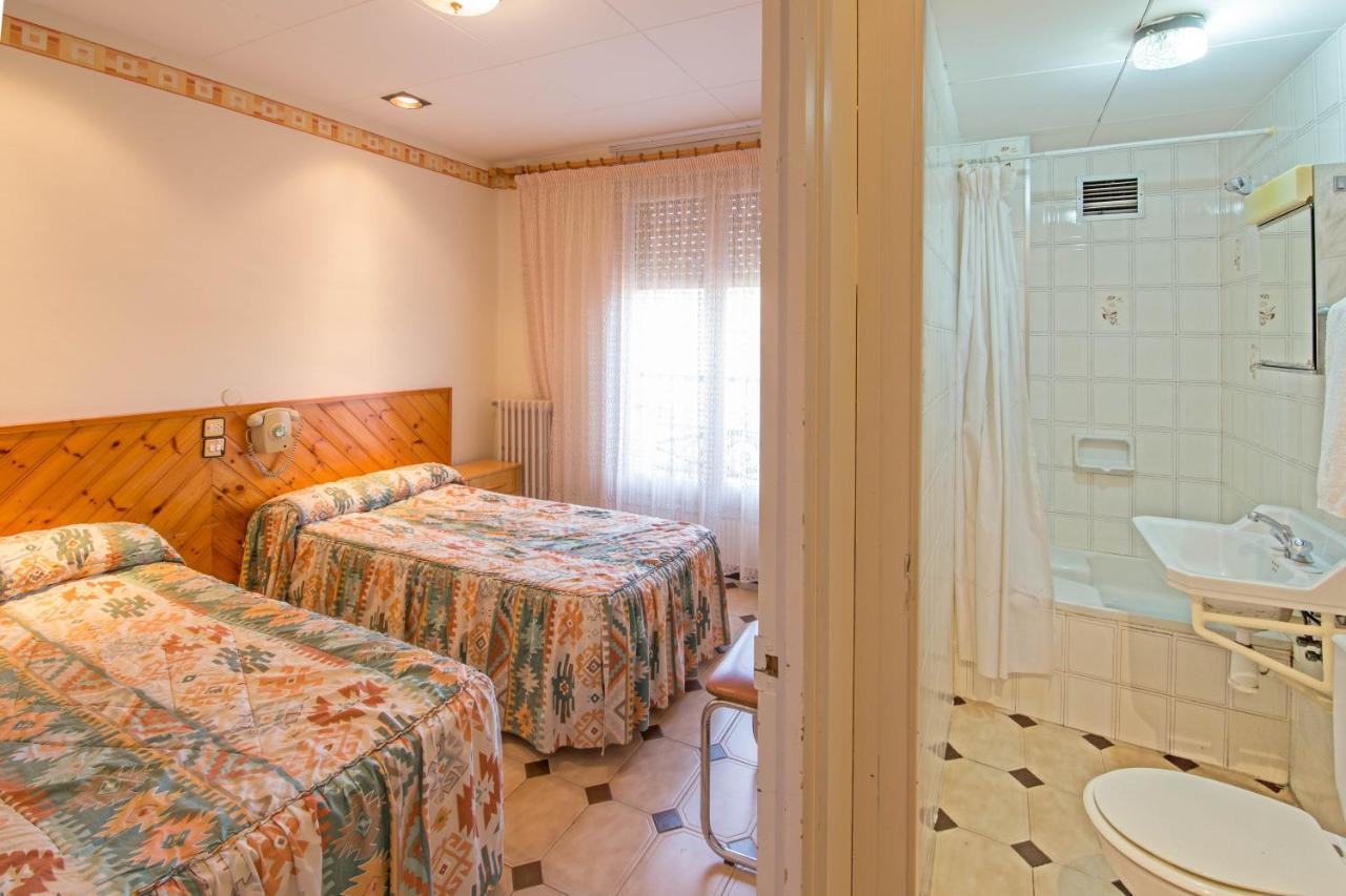 Basic Double or Twin Room,757694224:JPEG