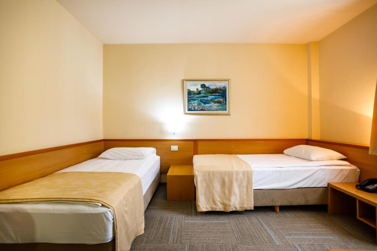 Twin Room,1212334660:JPEG