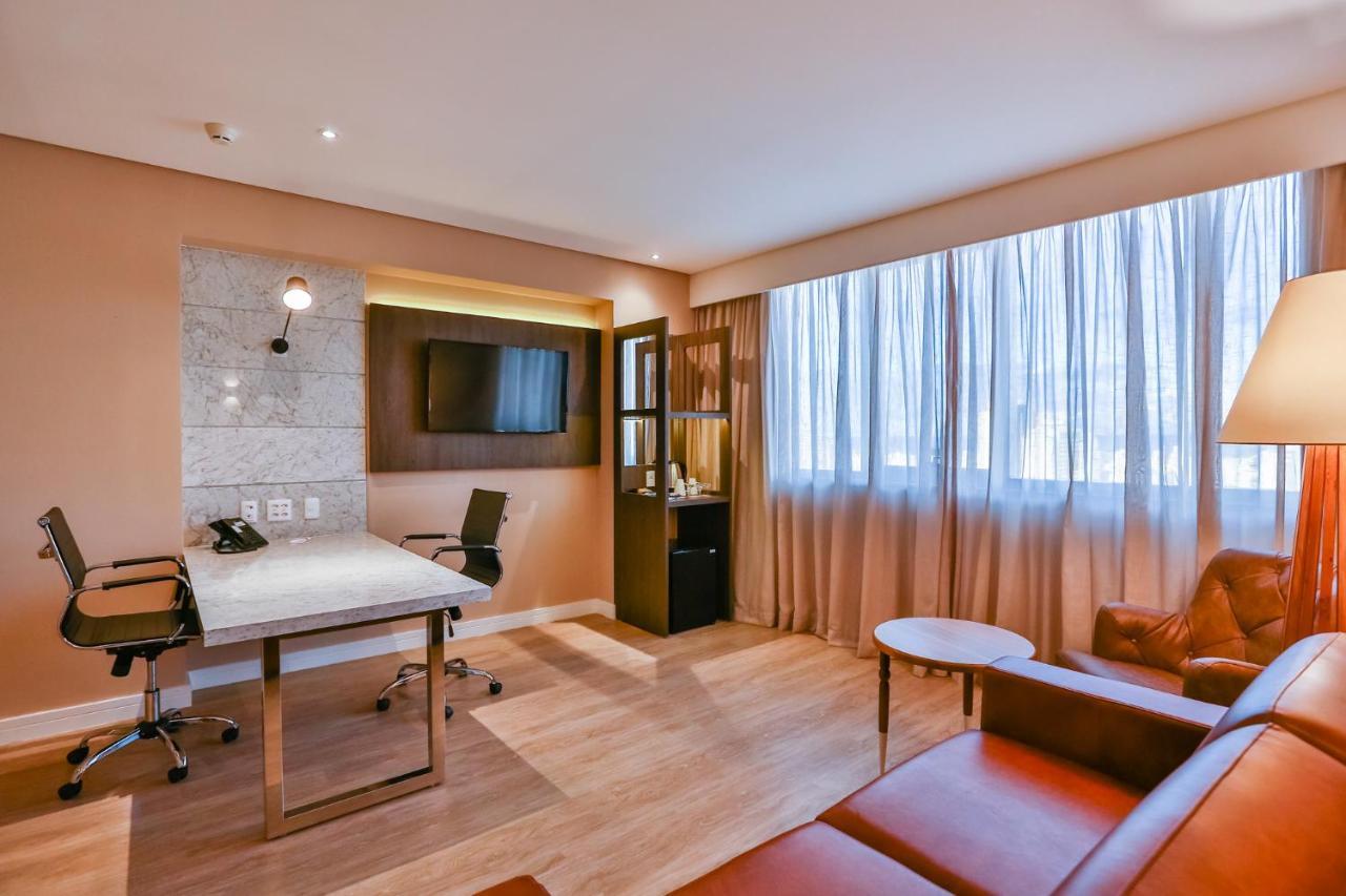 Deluxe Suite Spa Bath