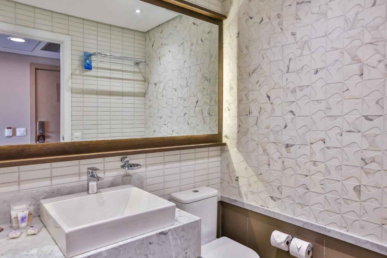 Deluxe Suite Spa Bath