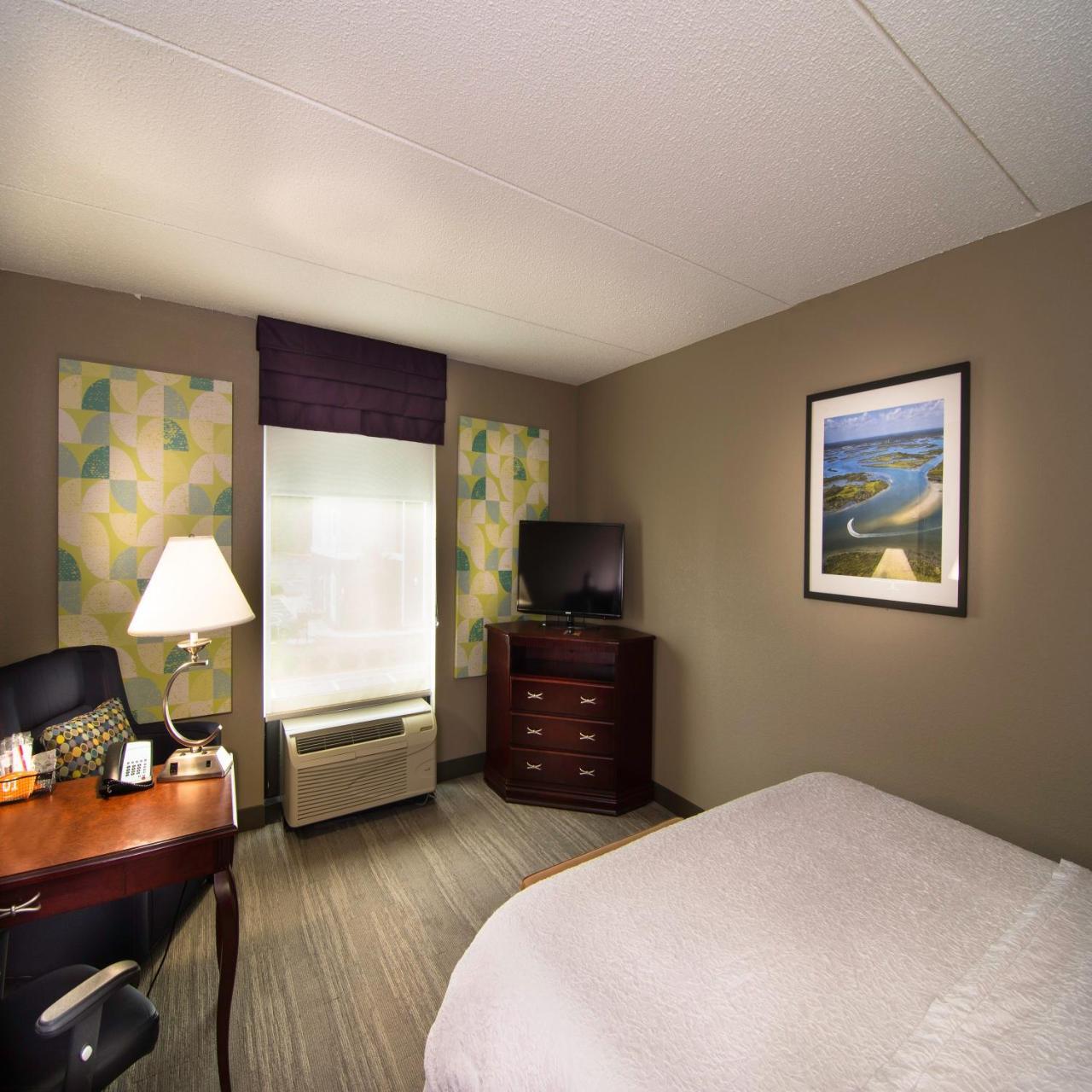 King Room with King Bed - Non-Smoking