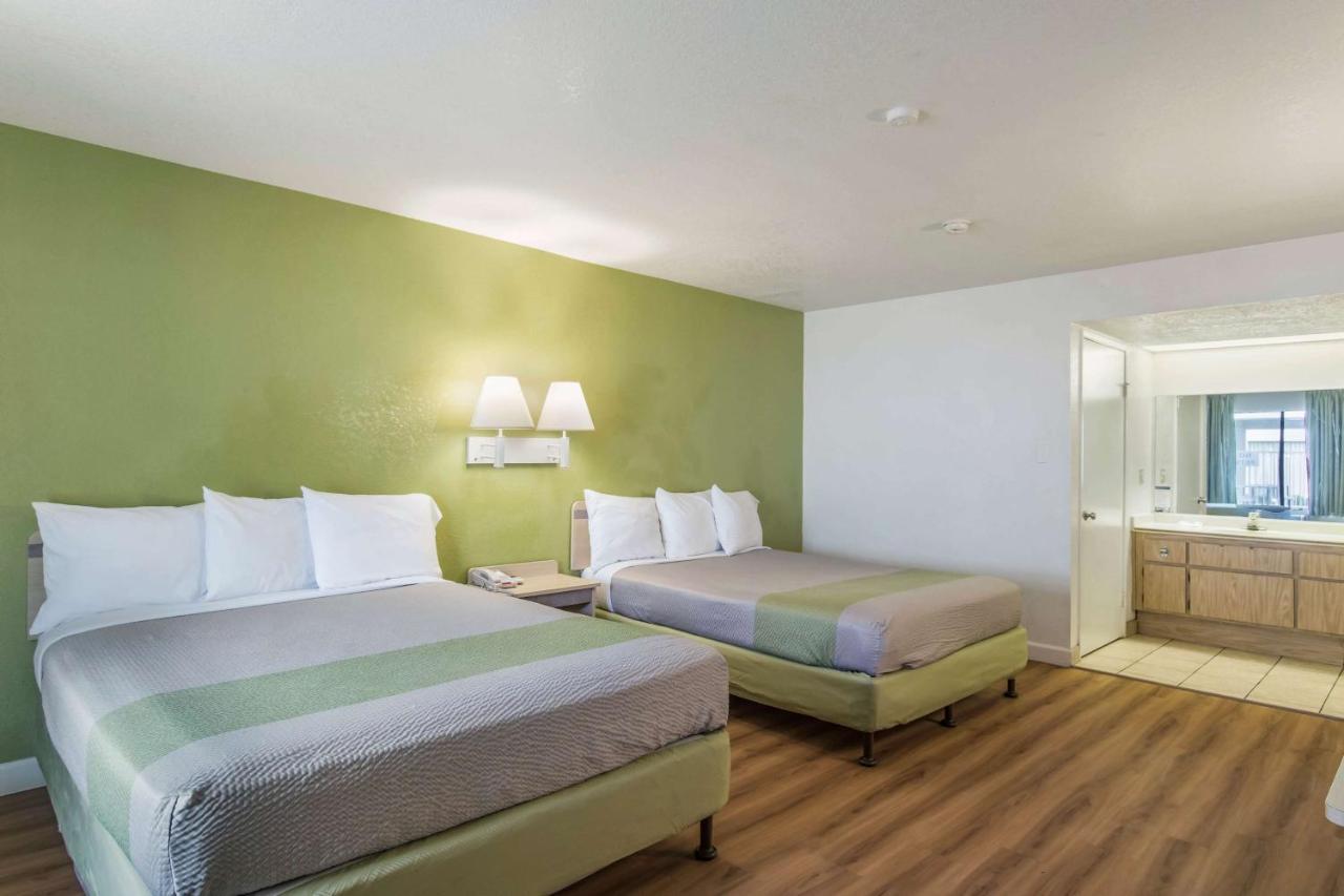 Queen Room with Two Queen Beds - Disability Access - Roll In Shower