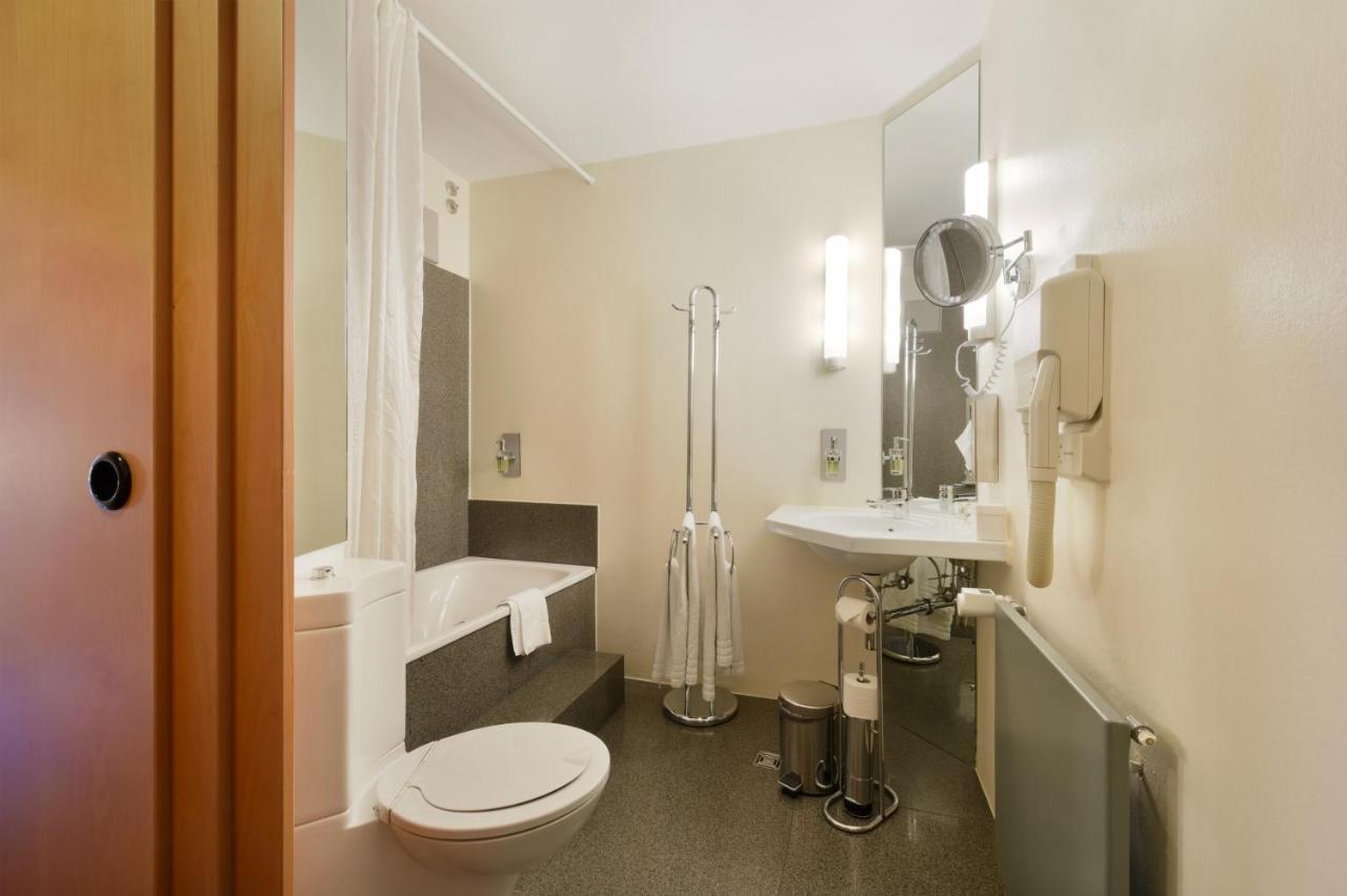 Single Room,757845355:JPEG