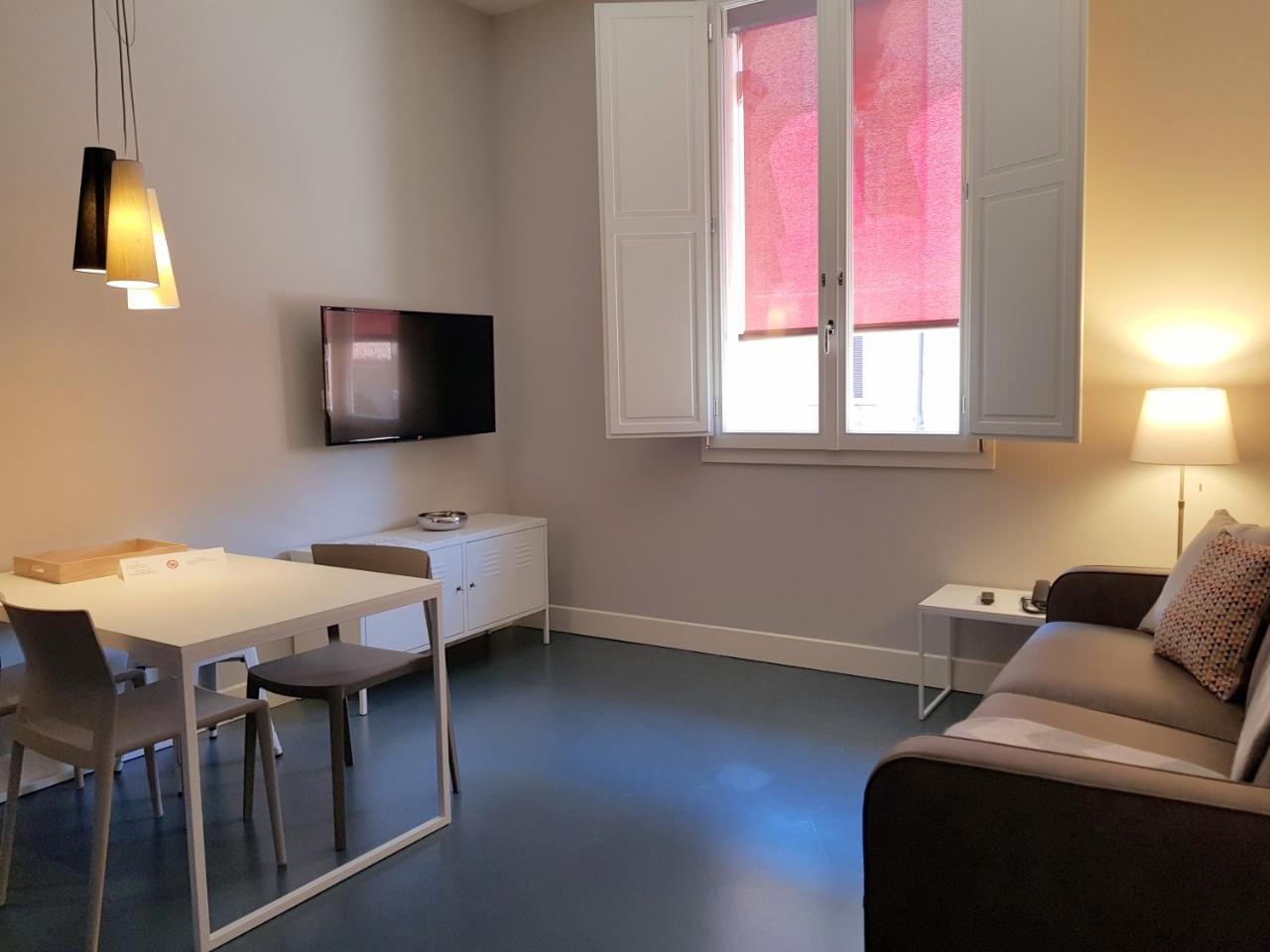 One-Bedroom Apartment,758555962:JPEG
