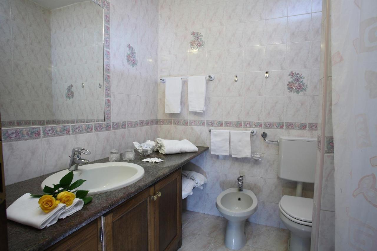 Double or Twin Room with Sea View,818266274:JPEG