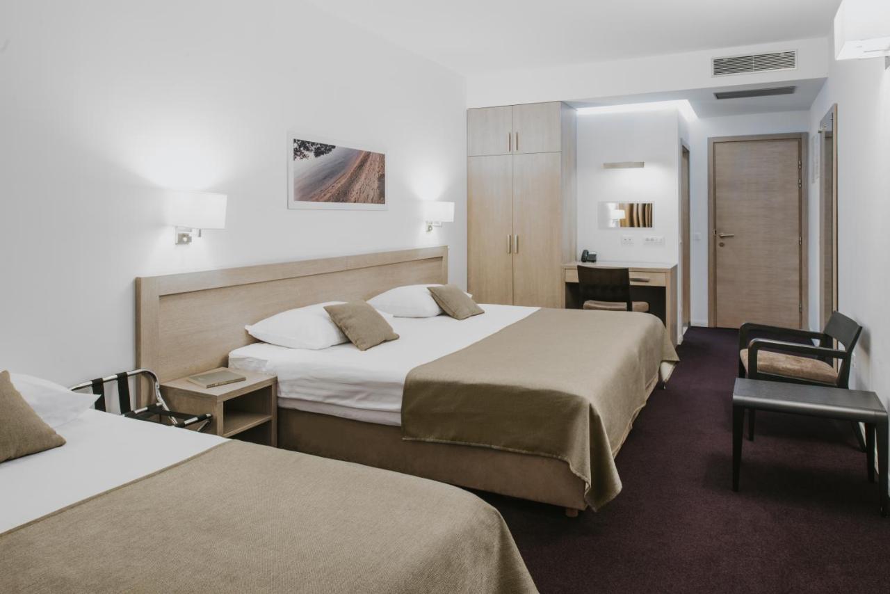 Triple Room,705077692:JPEG