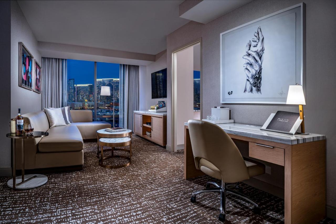 Salon Suite