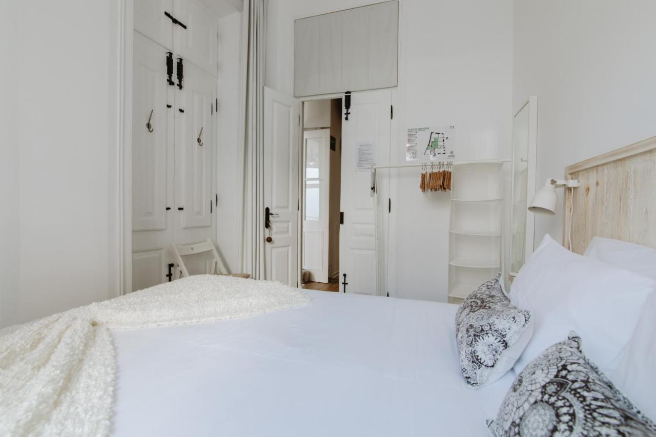 Double Room with Private External Bathroom,758955880:JPEG