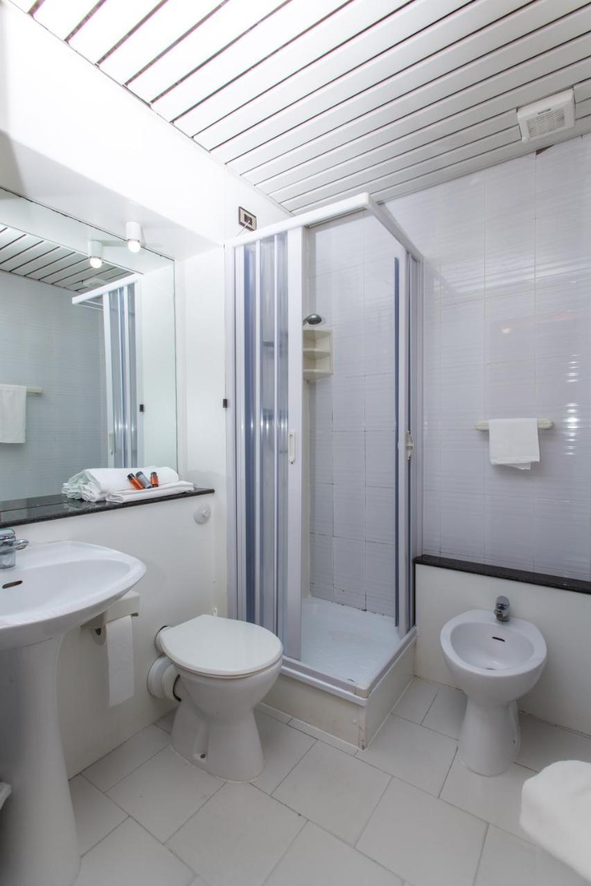 Standard Double or Twin Room,463429956:JPEG