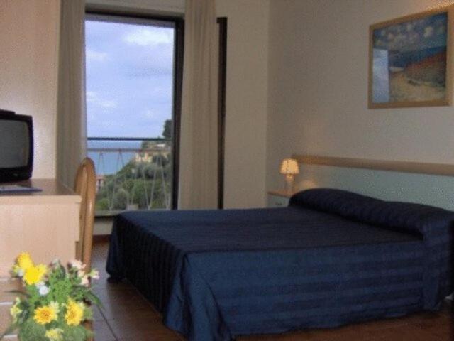 Double Room with Air Conditioning,42315169:JPEG