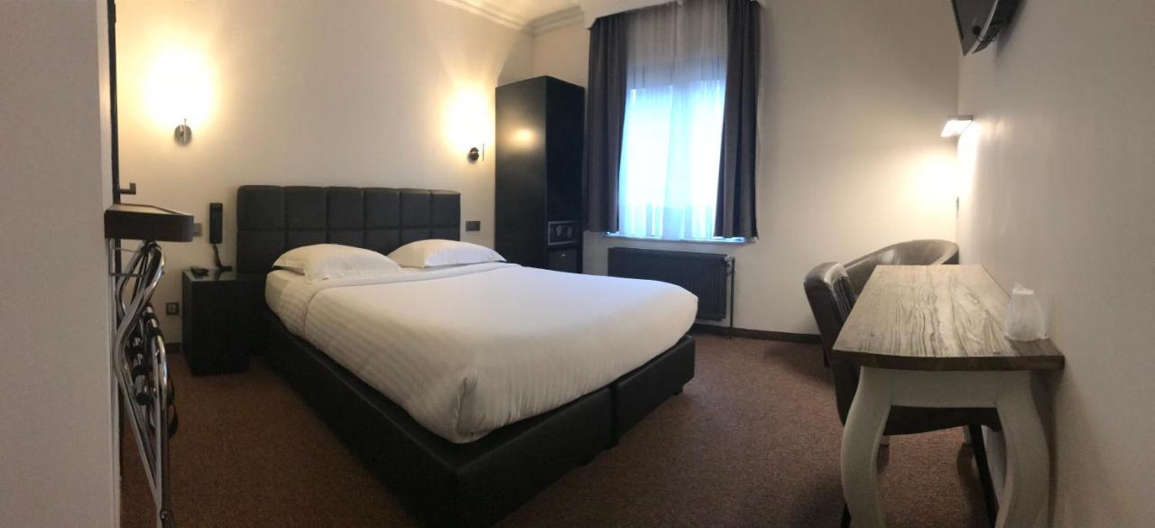 Deluxe Double Room Bath