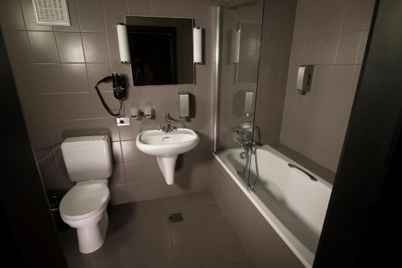 Deluxe Double Room Bath
