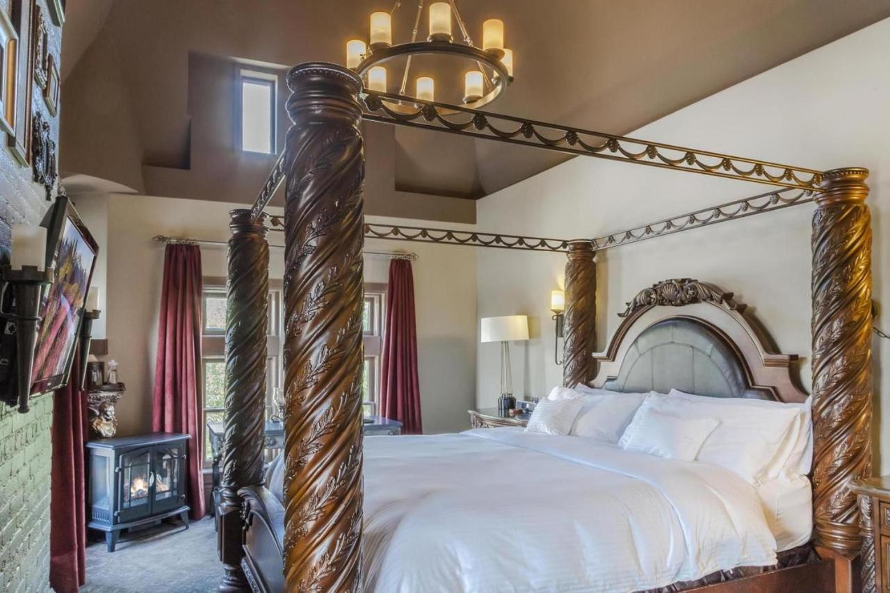 Deluxe King Suite