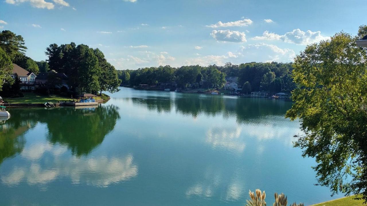 Apartment with Lake View