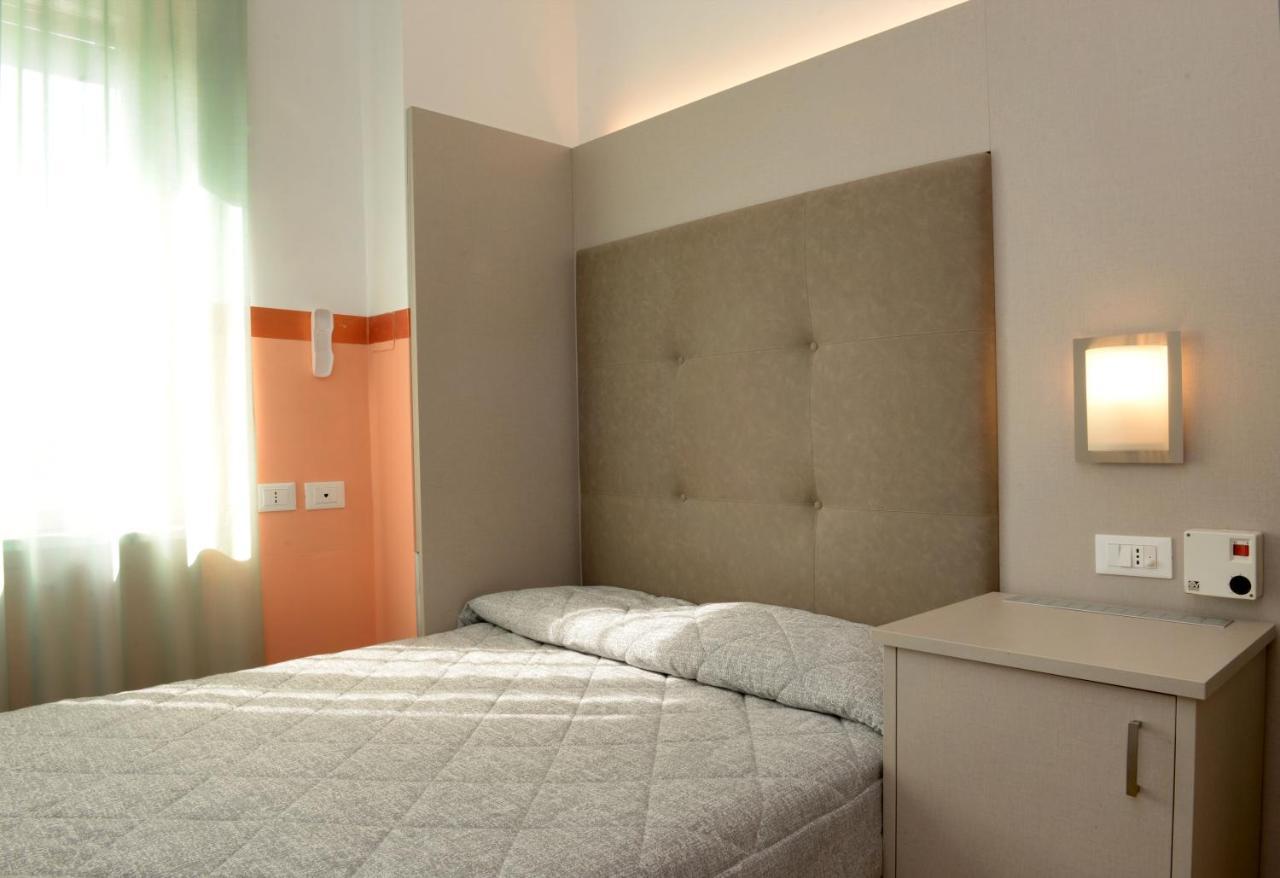 Single Room,761605891:JPEG