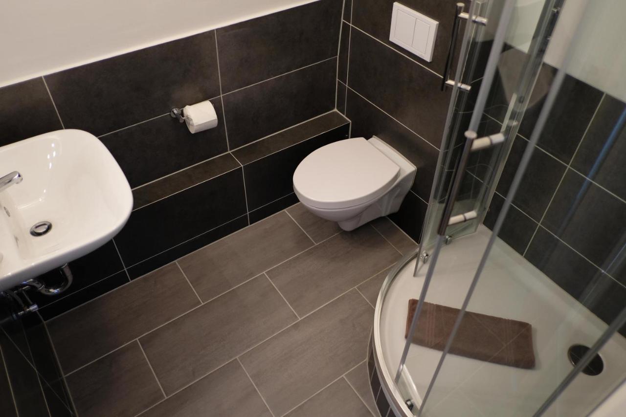 Single Room Shower,1766862420:JPEG