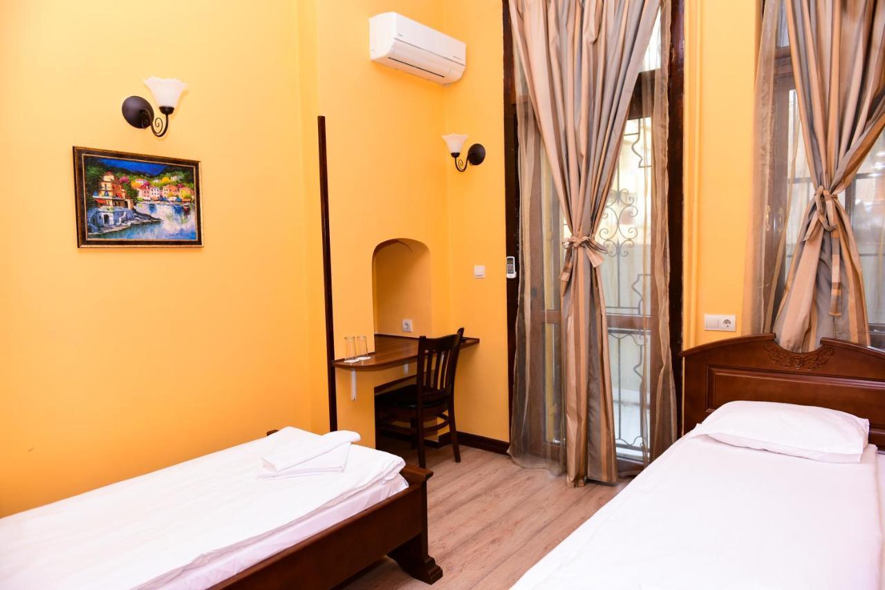 Twin Room,1589325047:JPEG