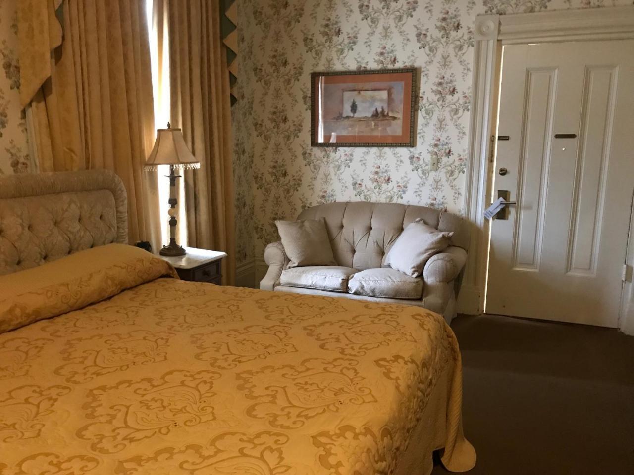King Room Ullman Room,1305775798:JPEG