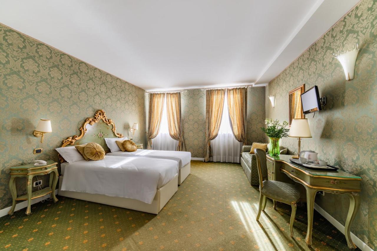 Family Triple Room Canal View
